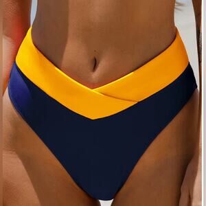 Woman’s Cupshe Color Block Bikini Bottoms Size Medium